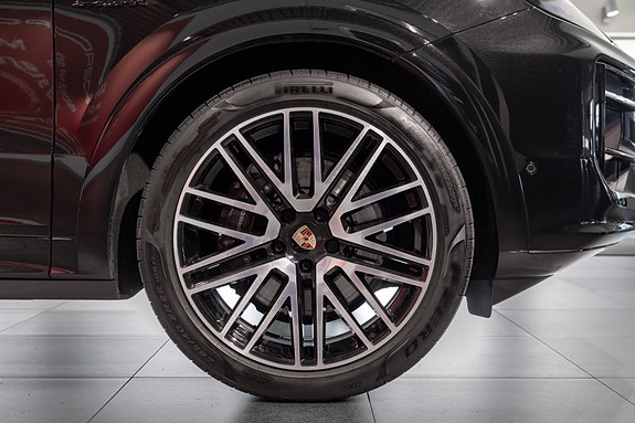 Porsche Cayenne 14 of 30