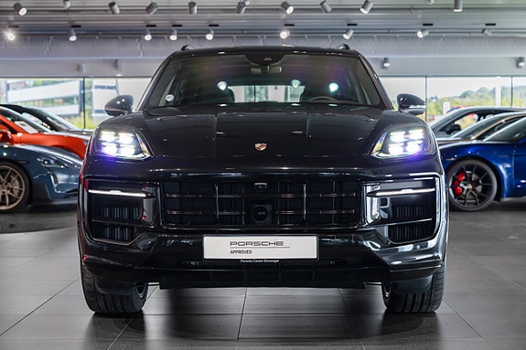 Porsche Cayenne 8 of 30