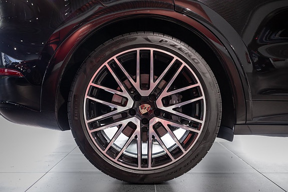 Porsche Cayenne 13 of 30