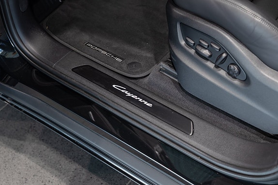 Porsche Cayenne 15 of 30