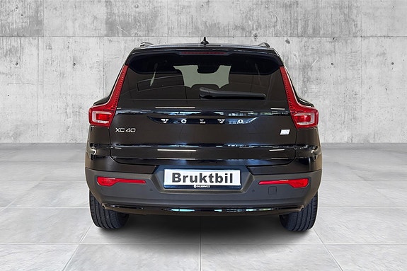 Volvo XC40 3 of 21