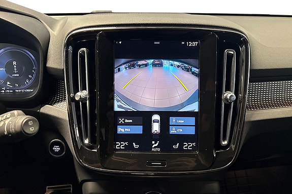 Volvo XC40 16 of 21