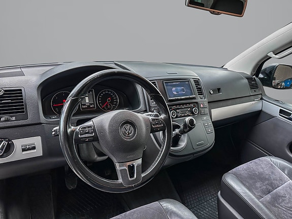 Volkswagen Multivan 12 of 30