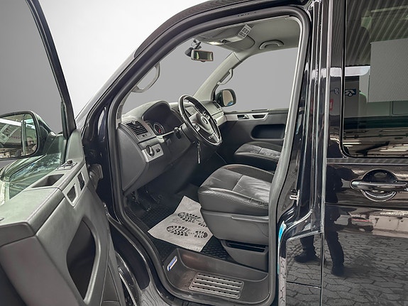 Volkswagen Multivan 10 of 30