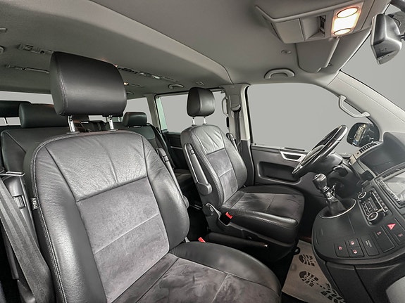 Volkswagen Multivan 16 of 30