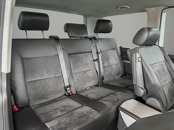 Volkswagen Multivan 23 of 30