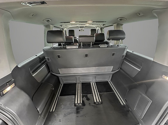 Volkswagen Multivan 27 of 30