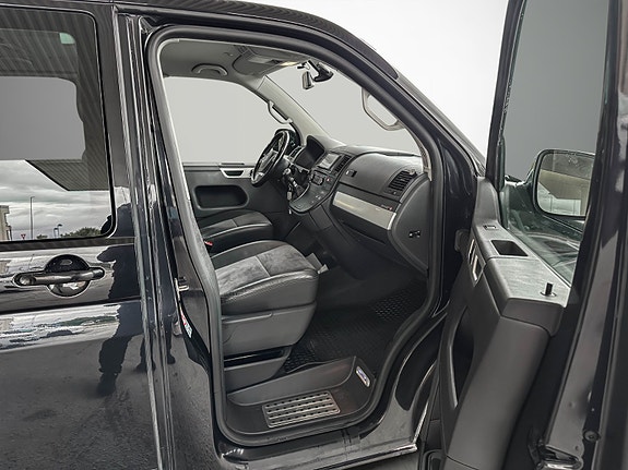 Volkswagen Multivan 17 of 30