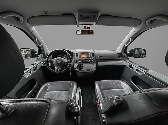 Volkswagen Multivan 11 of 30