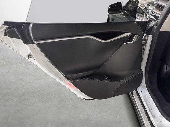 Tesla Model S 15 of 24
