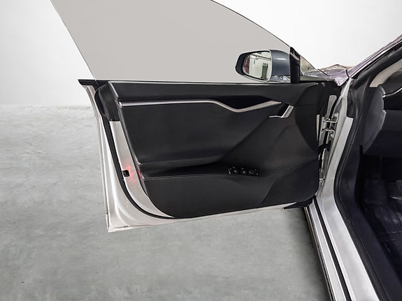 Tesla Model S 9 of 24