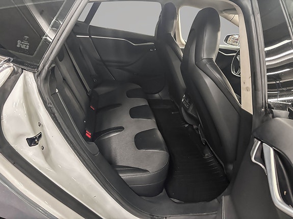 Tesla Model S 17 of 24
