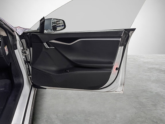 Tesla Model S 14 of 24