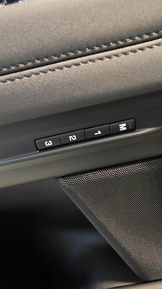 Land Rover Range Rover Evoque 16 of 30