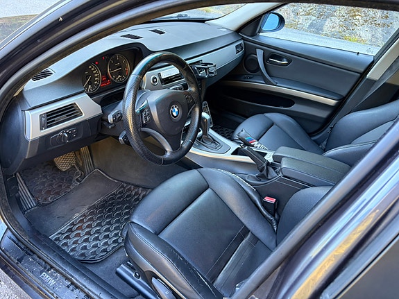 BMW 320d 15 of 17