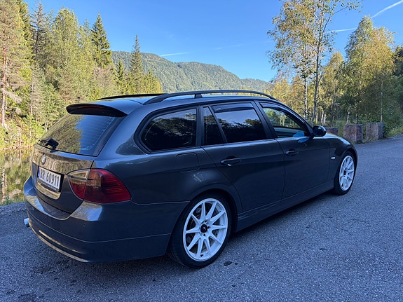 BMW 320d 9 of 17