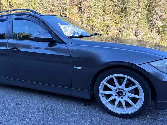 BMW 320d 12 of 17