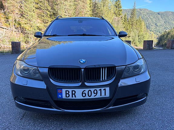 BMW 320d 2 of 17