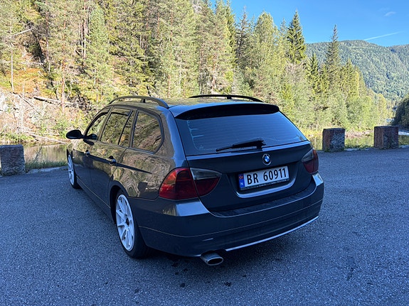 BMW 320d 8 of 17