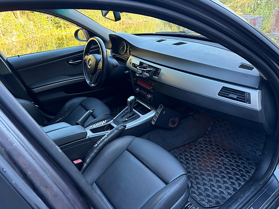 BMW 320d 13 of 17