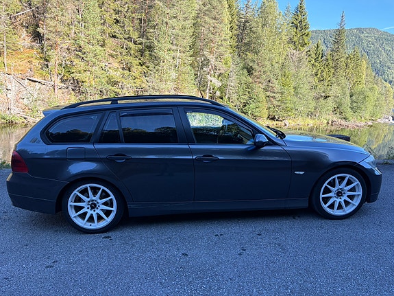 BMW 320d 10 of 17
