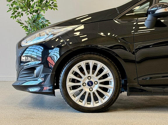 Ford Fiesta 4 of 27