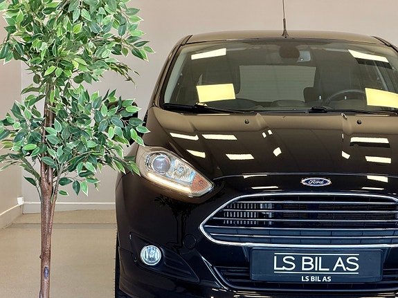 Ford Fiesta 2 of 27