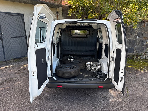 Nissan e-NV200 9 of 14