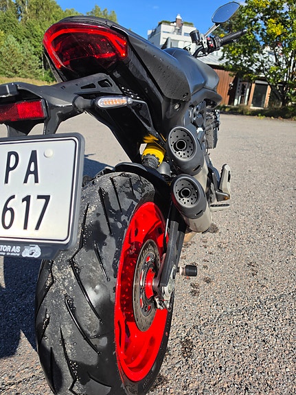 Ducati Monster 950 8 of 11