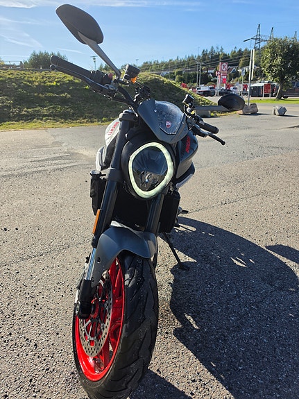 Ducati Monster 950 10 of 11