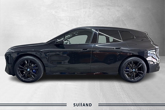 BMW iX 2 of 30