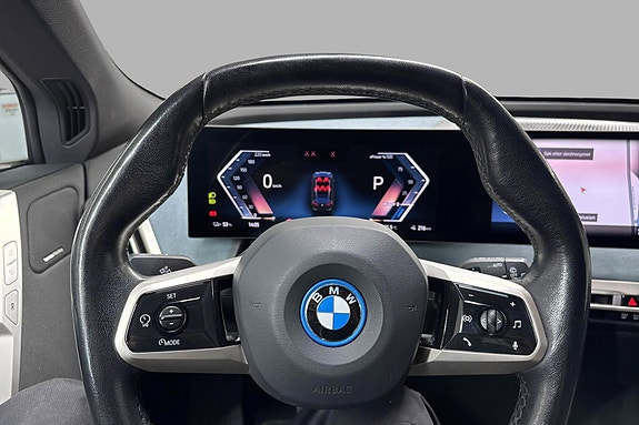 BMW iX 12 of 30