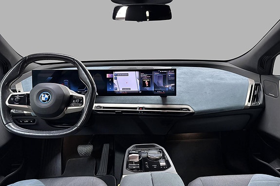 BMW iX 10 of 30