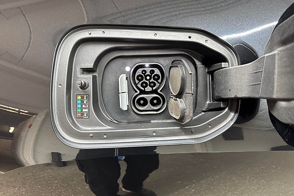 BMW iX 9 of 30