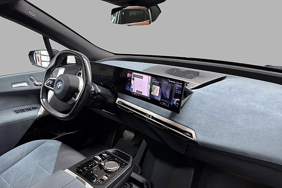BMW iX 16 of 30