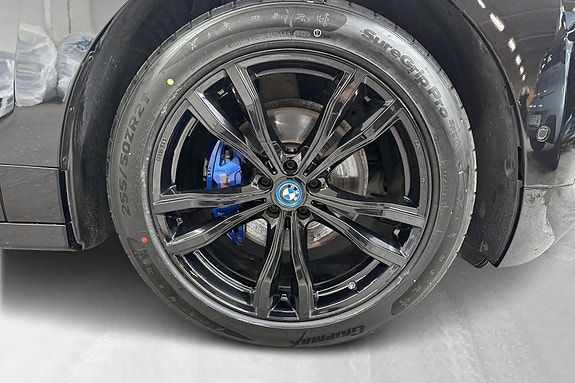 BMW iX 21 of 30