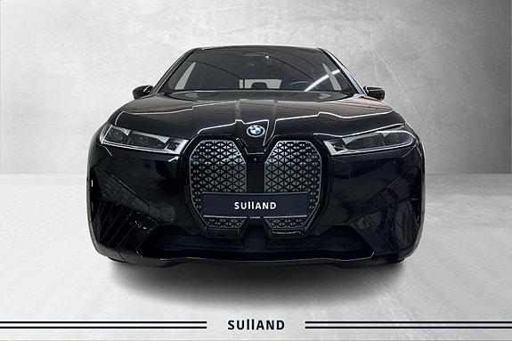 BMW iX 8 of 30