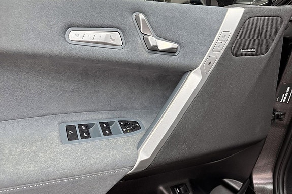 BMW iX 27 of 30