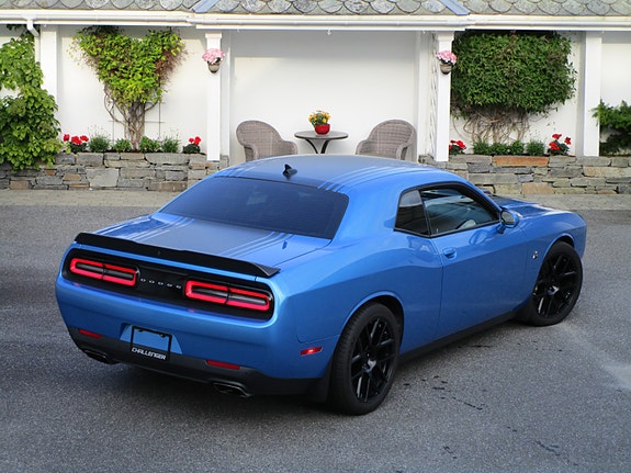 Dodge Challenger 4 of 15