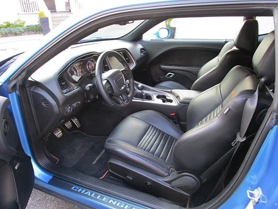 Dodge Challenger 7 of 15