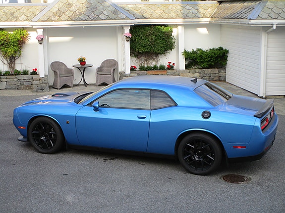 Dodge Challenger 2 of 15