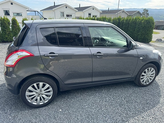 Suzuki Swift 2 of 9