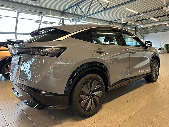 Nissan Ariya 4 of 14