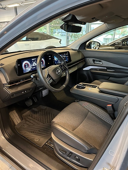 Nissan Ariya 8 of 14