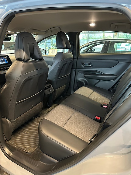 Nissan Ariya 11 of 14