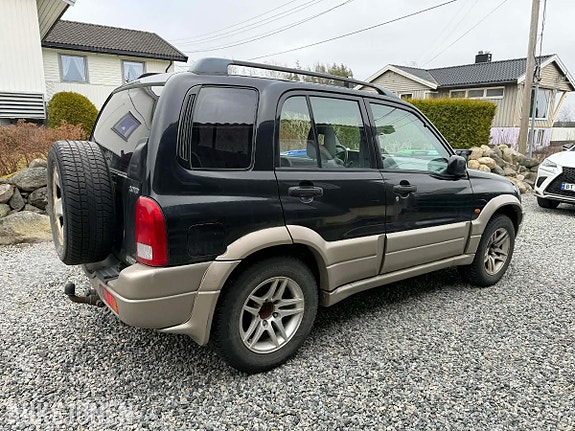 Suzuki Grand Vitara 4 of 11