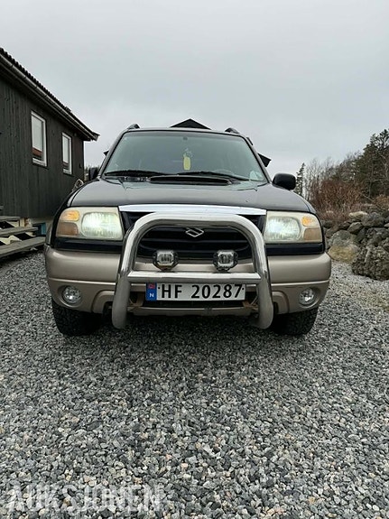Suzuki Grand Vitara 2 of 11