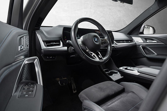 BMW iX1 17 of 29