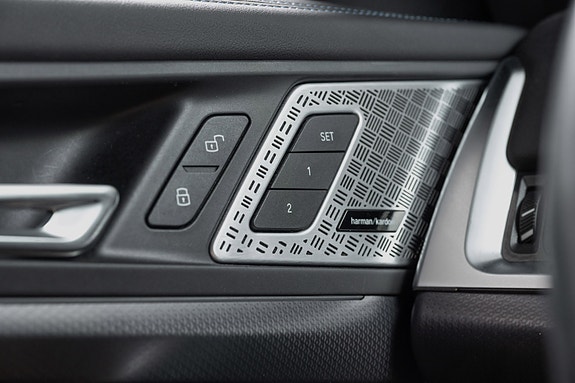 BMW iX1 15 of 29