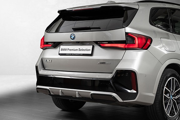 BMW iX1 6 of 29